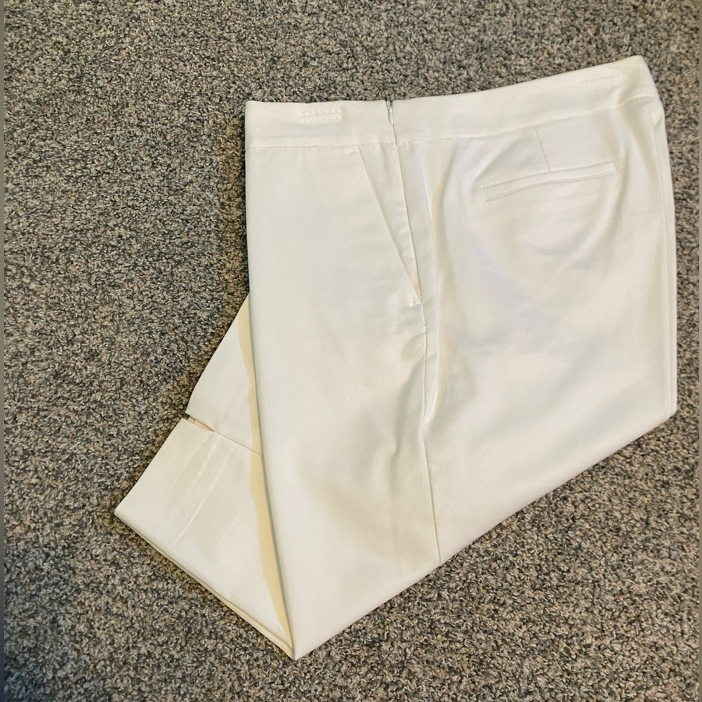 Charter Club Women’s White Capris